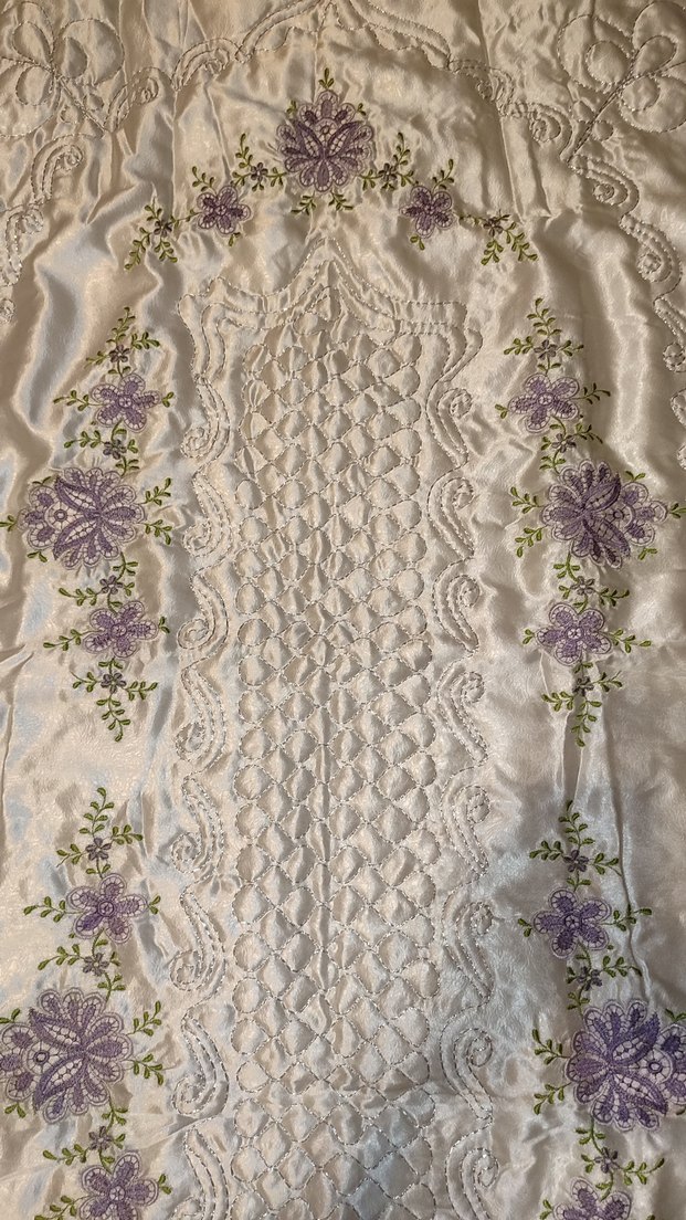 İşlemeli Beyaz Parlak Seccade - Görsel 2