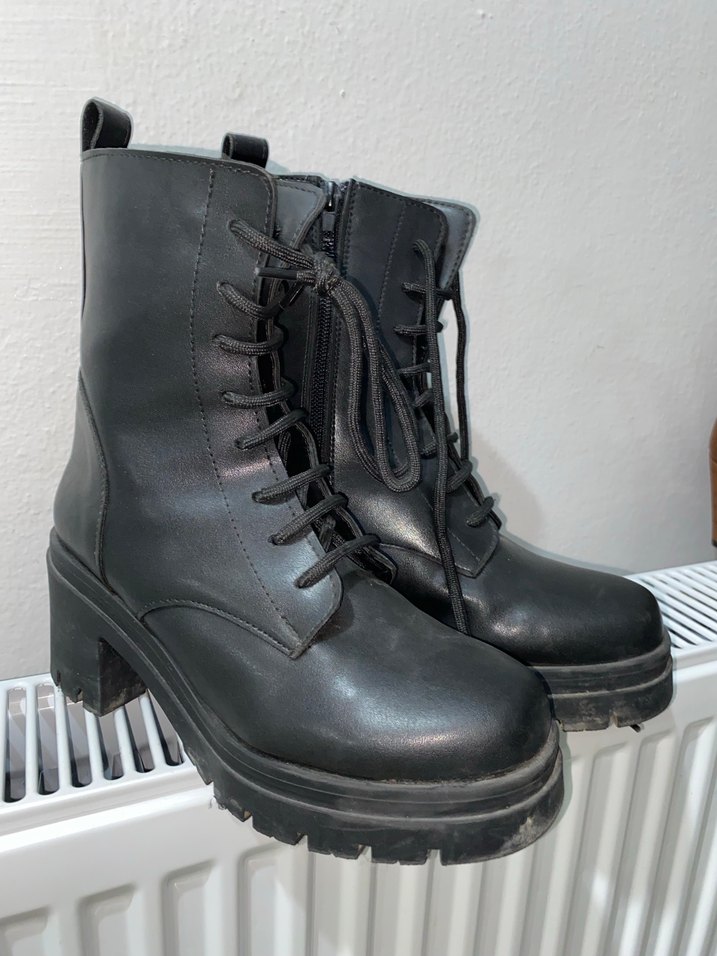 SİYAH BAĞCIKLI BOT - Görsel 2