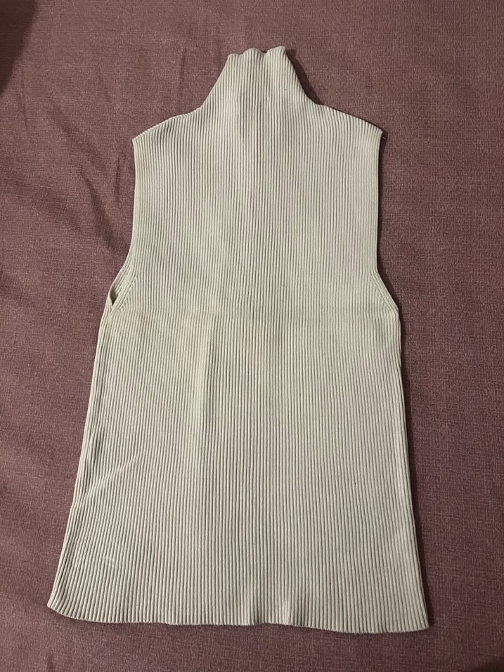 Bej Kadın Boğazlı Kolsuz Yan Yuvarlak Dekolte Triko Crop - Görsel 2