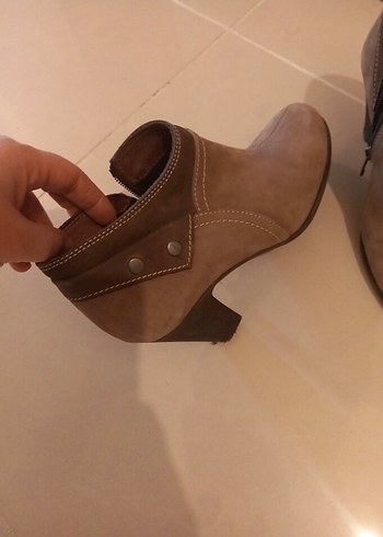 Bej Süet Tokalı Kadın Bot - Görsel 3