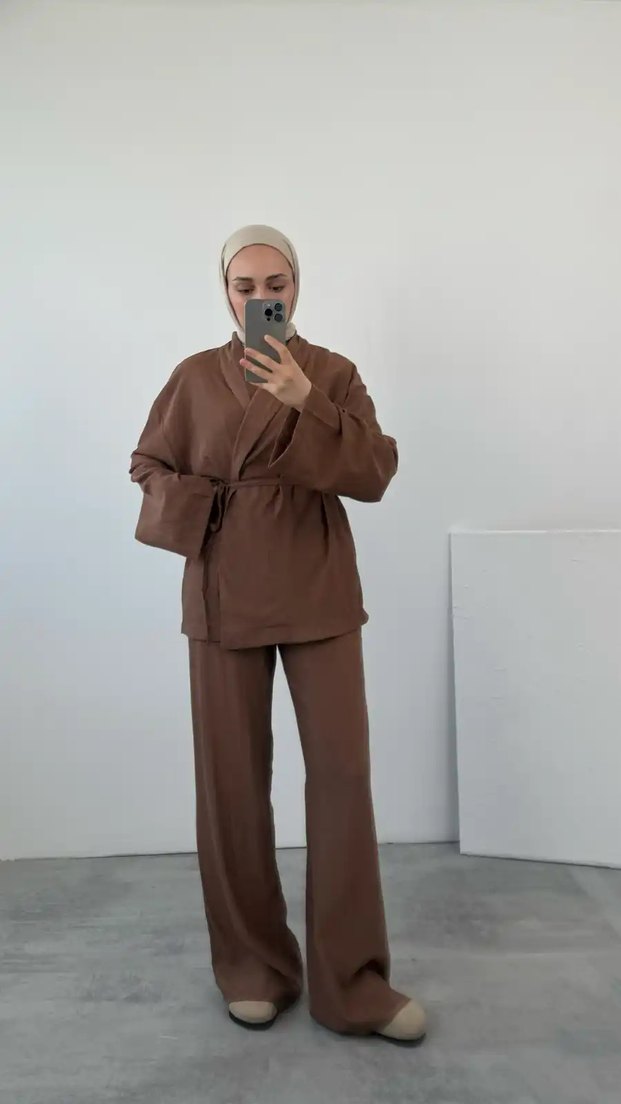 Kahverengi Minimalist Kadın Takım - Görsel 3