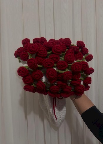 Kırmızı Örgü Kadın Çiçek buketi battaniye - Görsel 2