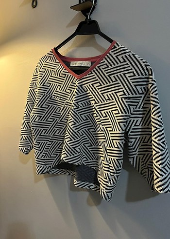 V Yaka Desenli Kadın Crop Top - Görsel 2