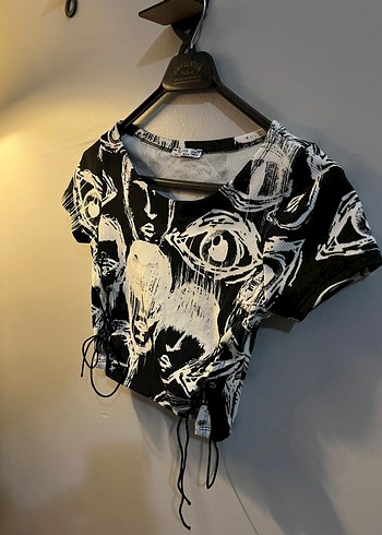 Siyah Baskılı Kısa Kollu Crop Top - Görsel 3