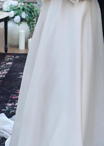 Uzun Kollu Yüksek Yakalı Beyaz A Kesim abiye - Görsel 3