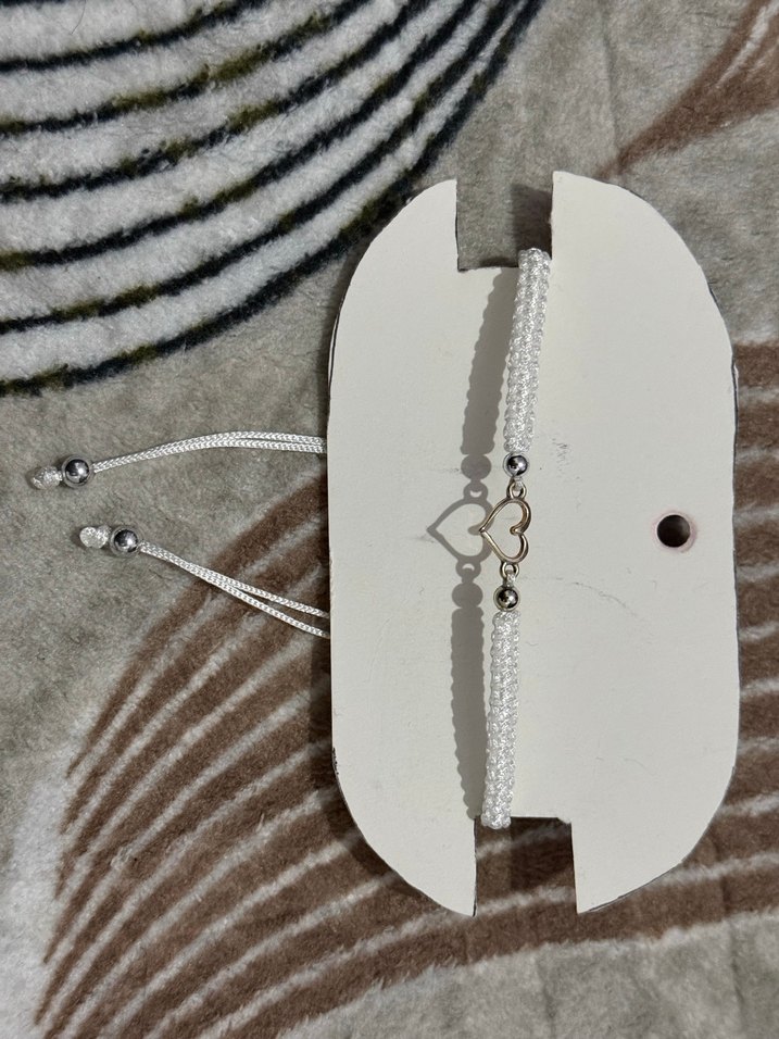 Beyaz kalpli detaylı Kadın Bileklik - Görsel 2