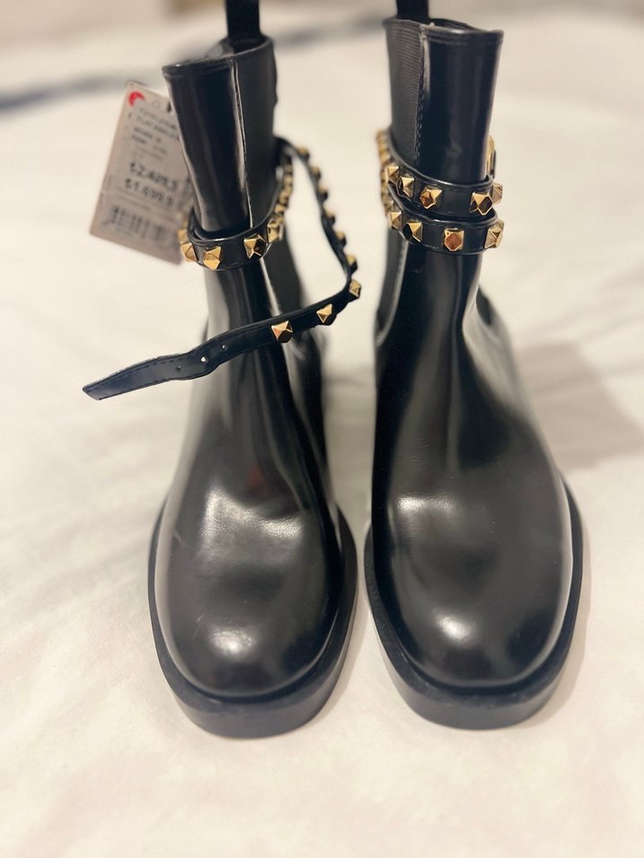 Zara Siyah Deri Tokalı Punk Tarzı Kadın Bot - Görsel 3