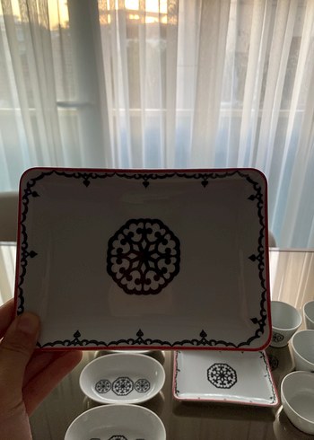 Beyaz Siyah Desenli Porselen Fincan Takımı - Görsel 4