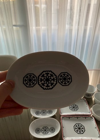 Beyaz Siyah Desenli Porselen Fincan Takımı - Görsel 5