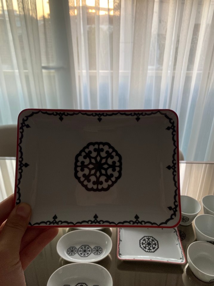 Beyaz Siyah Desenli Porselen Fincan Takımı - Görsel 4