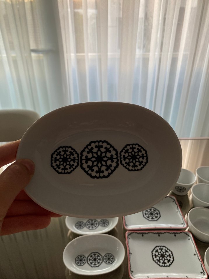 Beyaz Siyah Desenli Porselen Fincan Takımı - Görsel 5