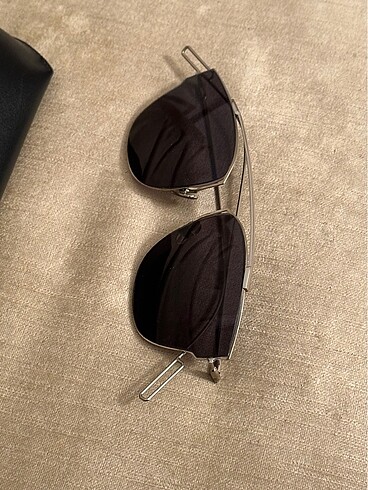 Zara gozluk rayban kutusunda