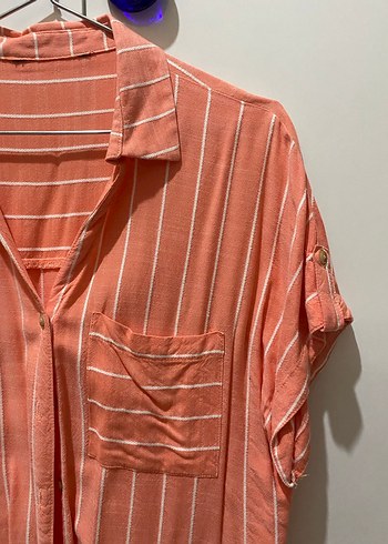 Pembe Çizgili V Yaka Kısa Kollu Gömlek - Görsel 3