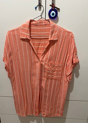 Pembe Çizgili V Yaka Kısa Kollu Gömlek - Görsel 2