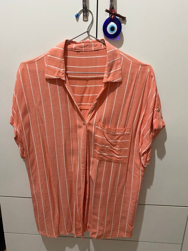 Pembe Çizgili V Yaka Kısa Kollu Gömlek - Görsel 2