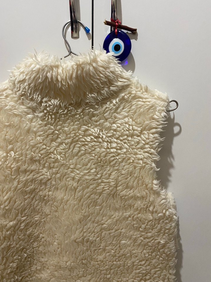 Beyaz Kürk Detaylı Kolsuz Kadın Yelek - Görsel 4