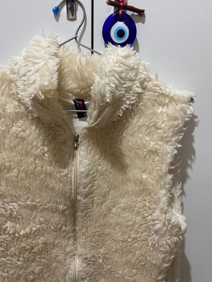 Beyaz Kürk Detaylı Kolsuz Kadın Yelek - Görsel 3