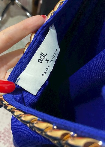 Zincir Detaylı Parlak Mavi Uzun Elbise - Görsel 8