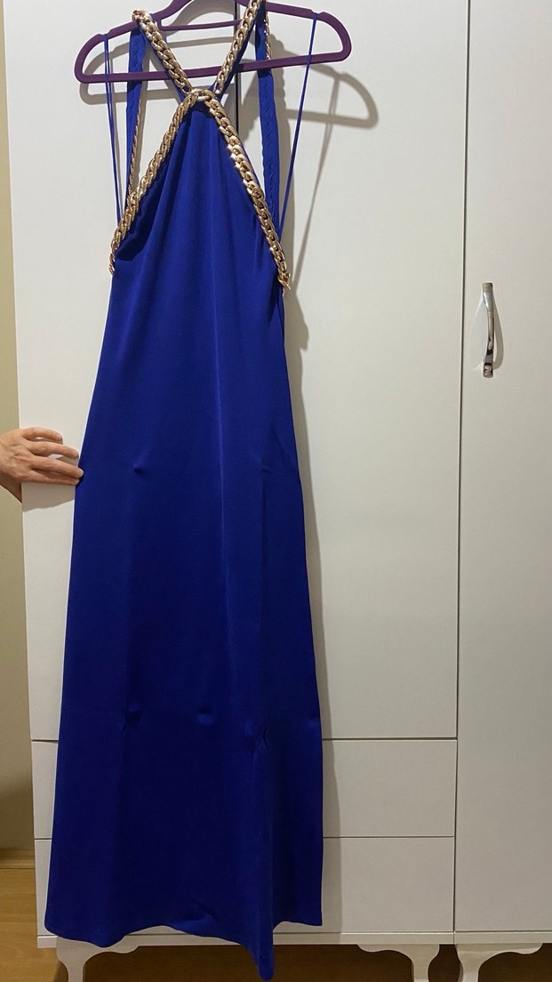 Zincir Detaylı Parlak Mavi Uzun Elbise - Görsel 4