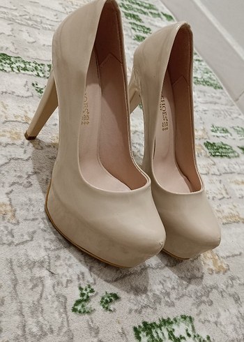 Düğmeli Beyaz Stiletto Kadın Ayakkabı - Görsel 2