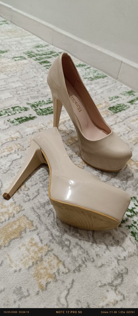 Düğmeli Beyaz Stiletto Kadın Ayakkabı - Görsel 3