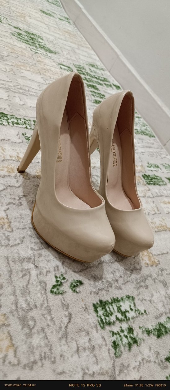 Düğmeli Beyaz Stiletto Kadın Ayakkabı - Görsel 2