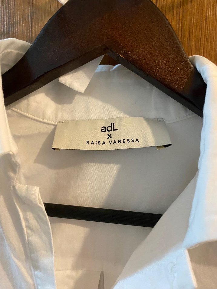 ADLx Raissa Vanessa Püskül Detaylı Beyaz V Yaka Kadın Gömlek - Görsel 2