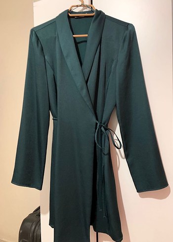 Mango Saten Zümrüt Yeşili V Yaka Midi Elbise - Görsel 7