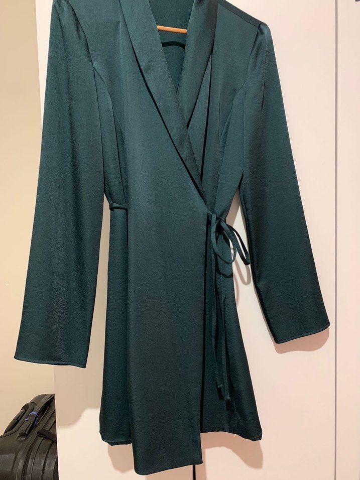 Mango Saten Zümrüt Yeşili V Yaka Midi Elbise - Görsel 4