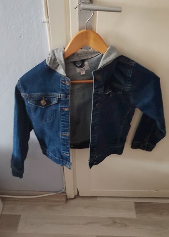 Gri Kapüşonlu Çocuk Kot Ceketi - Görsel 2