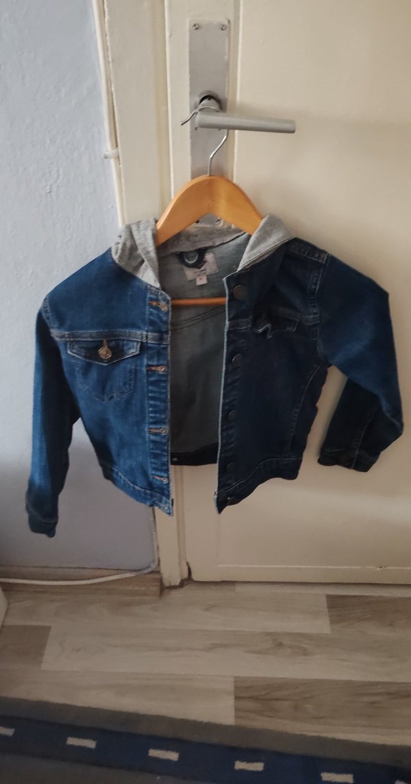 Gri Kapüşonlu Çocuk Kot Ceketi - Görsel 2