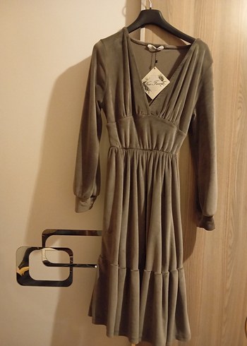 V Yaka Bej Süet kadife Elbise - Görsel 3