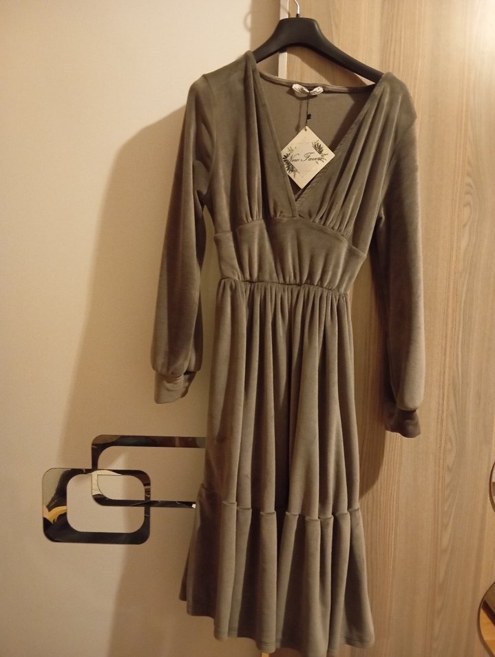 V Yaka Bej Süet kadife Elbise - Görsel 3