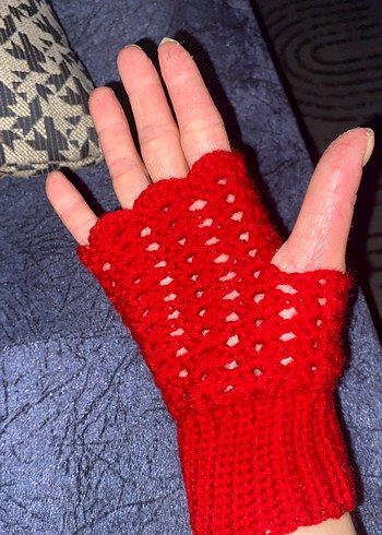 Kırmızı Örgü Parmaksız Kadın Eldiveni - Görsel 2