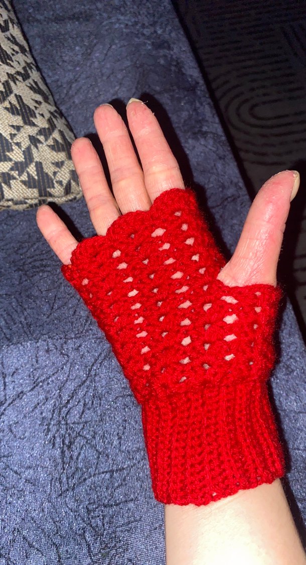 Kırmızı Örgü Parmaksız Kadın Eldiveni - Görsel 2