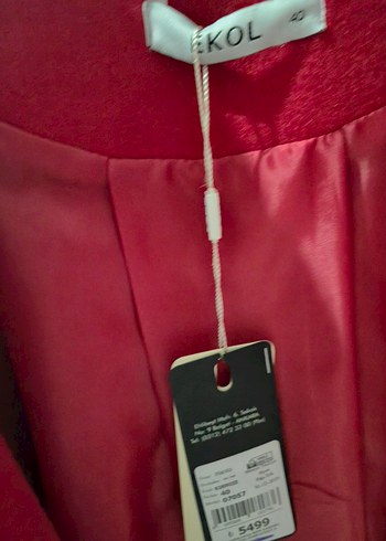 Kırmızı Çift Düğmeli Kısa Kaban - Görsel 3