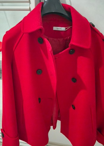 Kırmızı Çift Düğmeli Kısa Kaban - Görsel 2