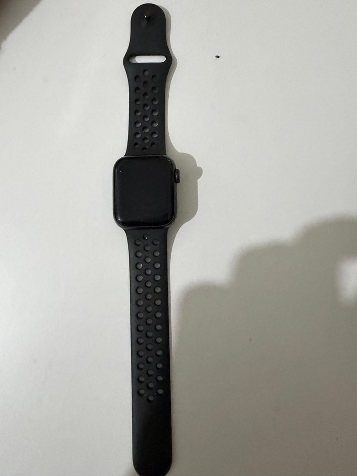 Delikli Siyah Akıllı Saat - Görsel 3