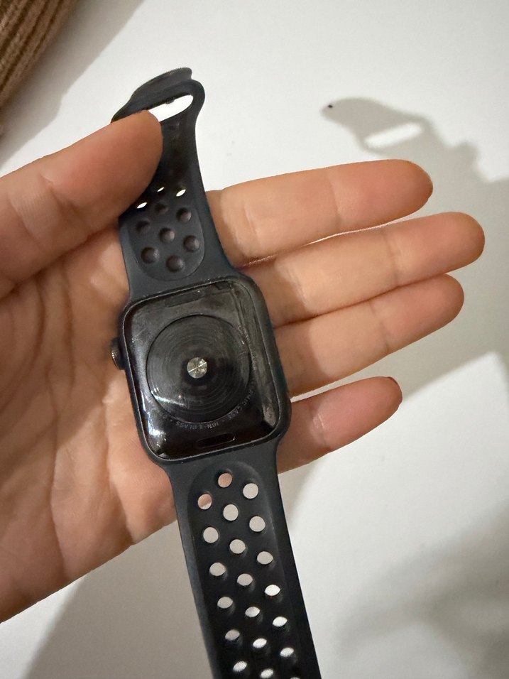 Delikli Siyah Akıllı Saat - Görsel 2