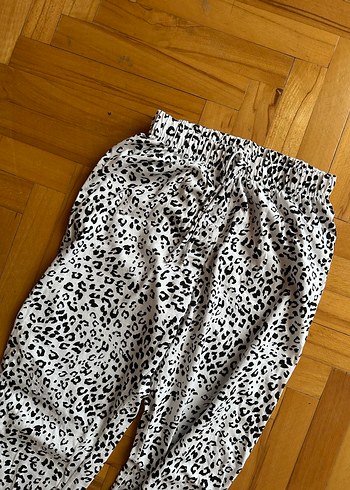 Leopar Desenli Beli Bağcıklı Kadın Pijama - Görsel 2