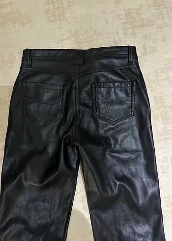 Bershka Kadın Siyah Deri Pantolon - Görsel 2