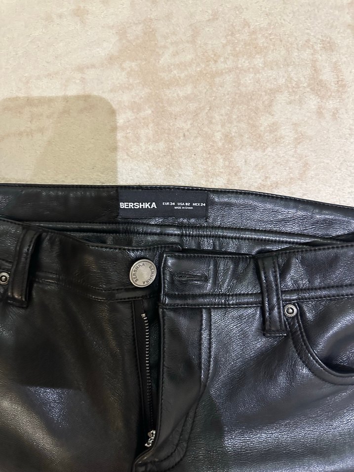 Bershka Kadın Siyah Deri Pantolon - Görsel 3