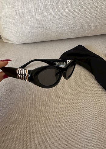 Siyah Parlak Miu Miu Kadın Güneş Gözlüğü - Görsel 3