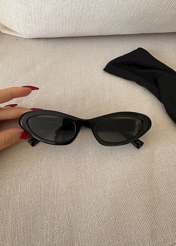 Siyah Parlak Miu Miu Kadın Güneş Gözlüğü - Görsel 4