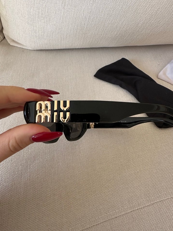 Siyah Parlak Miu Miu Kadın Güneş Gözlüğü - Görsel 2
