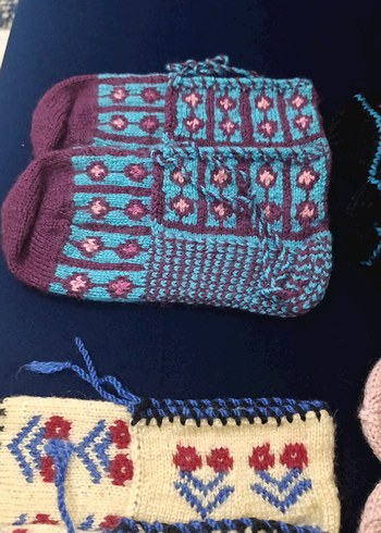 Renkli Nakışlı Örgü Ev patigi - Görsel 3