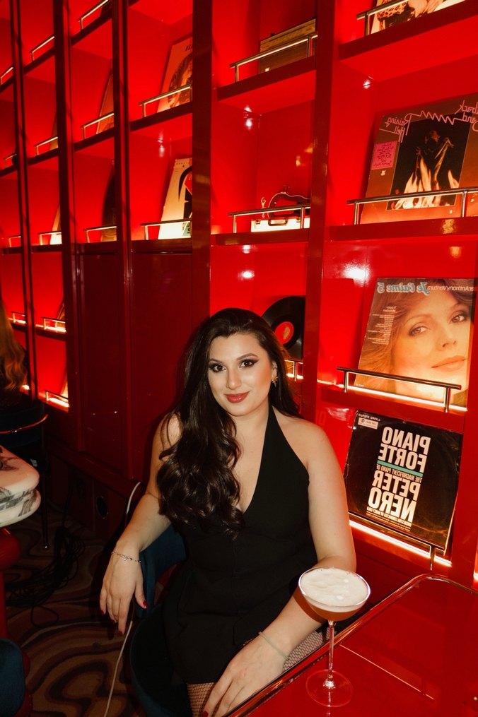 Siyah belden oturan boyundan bluz - Görsel 2