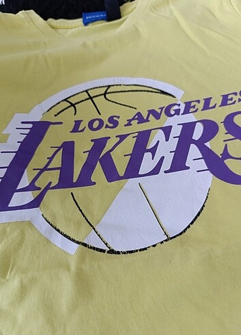 11-12 Yaş Beden Lakers tişört 