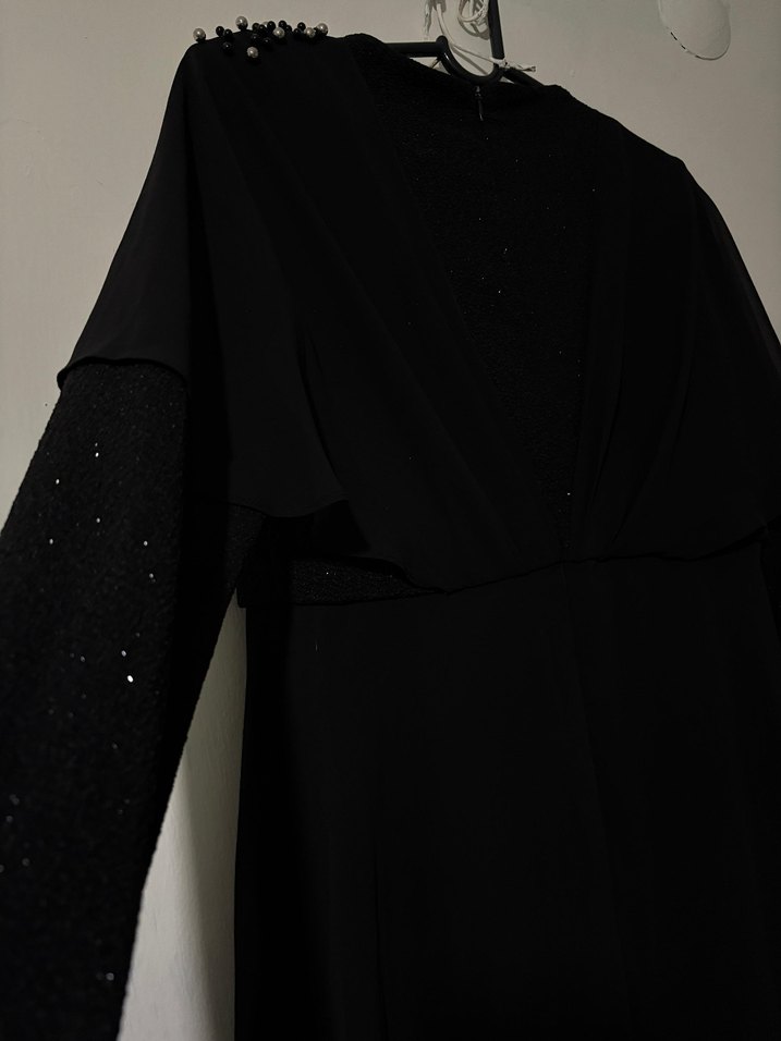 Siyah Uzun V Yaka Gotik Elbise - Görsel 2