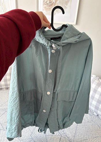 Düğmeli Yeşil Kadın Yağmurluk - Görsel 3